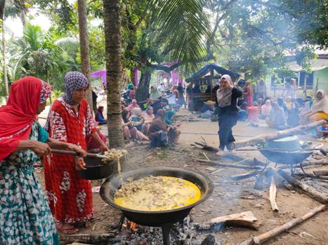 Jelang Melayur Jalur Pendekar Hulu Bukit Tabandang, Omak-omak Masak Bersama Sambut Plt Bupati Kuansing
